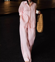 Ensemble deux pièces en coton et lin, chemise et pantalon roses à boutons, design simple et personnalisé, couleur unie, tenue printemps-été 2026