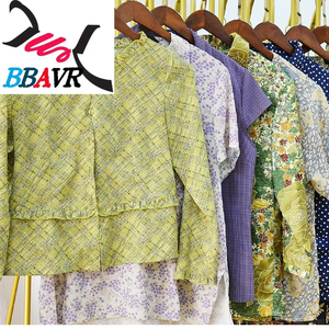 เสื้อผู้หญิงแบรนด์ Gracer อายุการใช้งาน 50 ปี ผ้าโพลีเอสเตอร์/คอตตอน เสื้อผ้ามือสองสำหรับฤดูร้อน บรรจุเป็นก้อนใหญ่ น้ำหนัก 100 กก. ทุกขนาด - Product Image 4