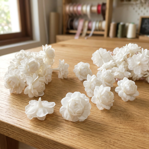 Fleur de jasmin réaliste double en argile, faite à la main |   Design superposé artisanal thaïlandais |   Décorations classiques haut de gamme pour Thanksgiving et la fête des pères - Product Image 3