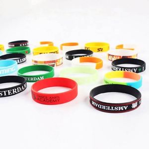 Bracelet de sport en tissu fin, design tendance et personnalisable - Product Image 2