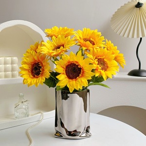 Bouquet de tournesols artificiels en soie Muyu Chronicles pour la décoration intérieure et les accessoires de photographie - Product Image 1