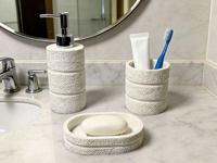 Ensemble d'accessoires de salle de bain en résine blanche à texture tissée, distributeur de savon, gobelet, porte-savon drainant, kit de bain 3 pièces pour la maison, l'hôtel, la salle de bain