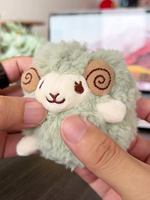 Porte-clés mignon en peluche mini-agneau - Accessoire de sac à dos en coton PP super doux, cadeau idéal unisexe 9CM