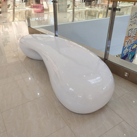 Y1002 Banc et tabouret incurvé modernes en fibre de verre durable de forme spéciale pour Jardin, Centre commercial, Balcon, Salon, Bâtiment de bureaux, Terrasse, École, Lieux publics