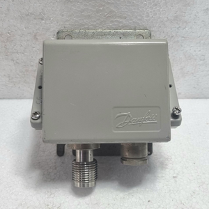 Danfoss EMP2 Pressure <b>Transmitter</b> 084G2106 - Product Image 1