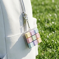 En gros, Porte-clés anti-stress en plastique, lumineux et étanche, avec 9 boutons colorés, design axe et touches carrées, jouet sensoriel Fidget Tide Toys