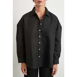 เสื้อเชิ้ตผ้าลินินโอเวอร์ไซส์สีดำสำหรับผู้หญิง สไตล์บอยเฟรนด์ กระดุมแบบไม่สมมาตร ใส่ได้ทุกวัน - Product Image 3