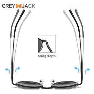 Lunettes de soleil rondes pour femmes Greyjack, noires, verres polarisés TAC UV400, charnières à ressort, monture en acier inoxydable TR90 - Product Image 1