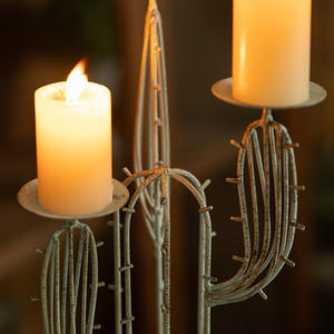 Portavelas de Hierro Forjado Estilo Industrial con Dos Brazos para Decoración del Hogar - Product Image 3