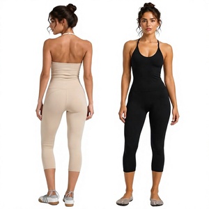 Ensemble de yoga deux pièces pour femme : débardeur et legging mi-mollet à séchage rapide pour la gym et la course à pied - Product Image 4