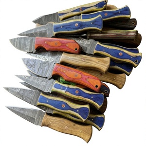 Cuchillo de hoja fija Drop Point de acero de Damasco forjado con mango de madera Pakka azul, personalizable para caza, camping y supervivencia, 23 cm, garantía de 3 años - Product Image 1