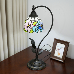   Lampu Meja Kaca Patri Bergaya Floral Hummingbird Art Deco Lampu Tidur Antik dengan Alas Logam Perunggu - Product Image 4