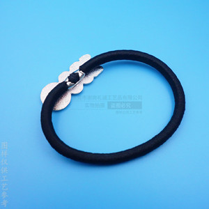 Élastique à cheveux personnalisé en alliage de zinc noir avec logo métallique imprimé, cadeau promotionnel, design géométrique - Product Image 3