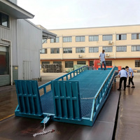 Rampe de chantier mobile réglable en hauteur, rampe de chantier portable pour le transfert de marchandises en camion ou conteneur