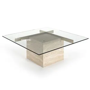 Table basse centrale de cube en travertin avec des pièces en métal