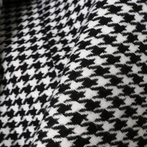 Blazer homme <span class=keywords><strong>noir</strong></span> <span class=keywords><strong>et</strong></span> <span class=keywords><strong>blanc</strong></span> à motif <span class=keywords><strong>pied</strong></span>-<span class=keywords><strong>de</strong></span>-<span class=keywords><strong>poule</strong></span> <span class=keywords><strong>en</strong></span> polyester, tissu polyester infroissable, motif rétro classique pour un style décontracté - Product Image 3