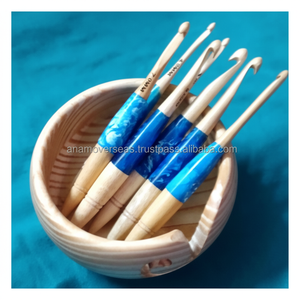 Ensemble moderne de 7 pièces d'aiguilles à tricoter en bois poli et résine dernier modèle de crochets avec support pour le tricotage à la main - Product Image 1