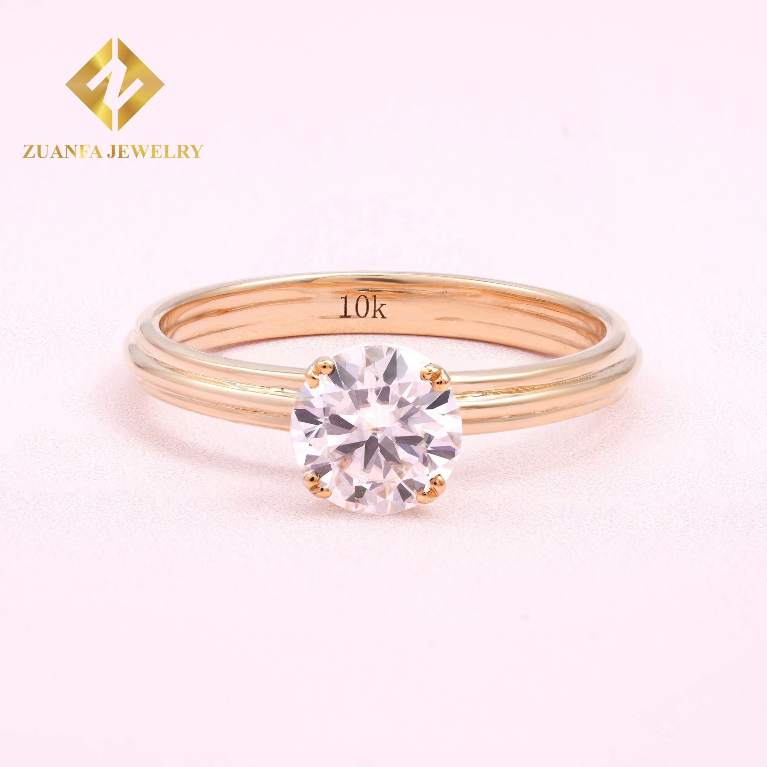 Or 10 carats + moissanite