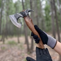 Hache Viking forgée à la main avec crochet fonctionnel - Hachette robuste pour le bushcraft, la survie en camping et la fendage du bois en extérieur