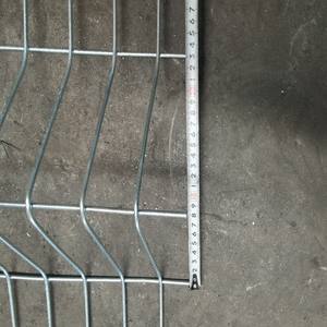 Prix du <span class=keywords><strong>grillage</strong></span> <span class=keywords><strong>rigide</strong></span> 3D pour clôtures, poteaux et bavoirs – Comparaison des clôtures en <span class=keywords><strong>grillage</strong></span> 3D avec les clôtures traditionnelles - Product Image 4