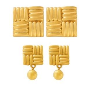 Boucles d'oreilles carrées en acier inoxydable, texture or et argent, rayures métalliques, bijoux vintage attrayants pour femmes - Product Image 5