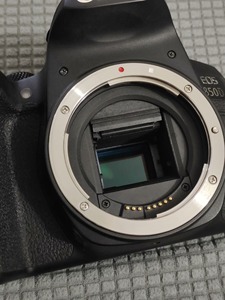 Appareil photo reflex numérique <span class=keywords><strong>EOS</strong></span> <span class=keywords><strong>850D</strong></span> d'occasion avec objectif 18-135 mm, capteur APS-C 24,1 MP, vidéo 4K, stabilisation d'image, écran 2-3 pouces, carte SD - Product Image 4