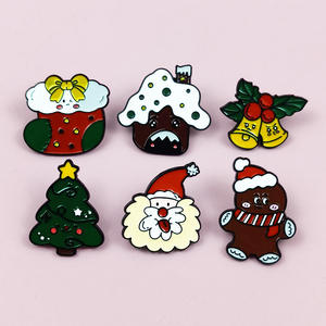 Broches en émail douces pour vêtements, thème Noël : Père Noël, chaussettes de Noël, sapin de Noël, homme en pain d'épices, cloche - Product Image 5