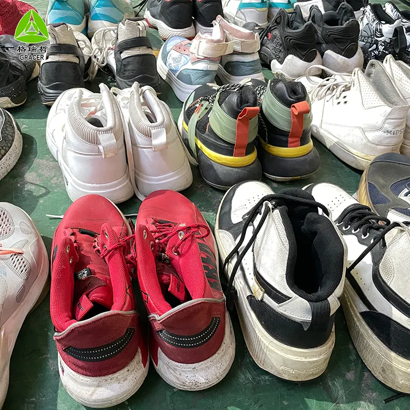 Le scarpe sportive usate vendono scarpe da balla usate e abbigliamento In sneaker da uomo In kenya