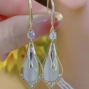 Boucles d'oreilles pendantes longues et polyvalentes, géométriques, serties de diamants et de pierres œil-de-chat - Product Image 4