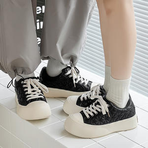 Chaussures d'été - Chaussures décontractées à semelles épaisses pour hommes et femmes, chaussures tendance de niche, baskets blanches polyvalentes - Product Image 4