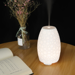Diffuseur d'arômes en résine blanche YX-SZ-001, humidificateur à brume de 120 ml alimenté par USB pour usage domestique et commercial - Product Image 3