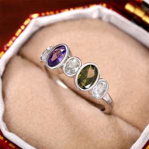 Anello da donna F1758 con gemma ovale di peridoto e ametista, montatura a castone, pietra naturale, gioiello di fidanzamento, anelli alla moda. - Product Image 3
