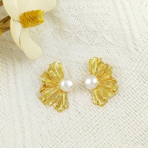Pendientes de Perlas de Aleación de Zinc Chapados en Oro de Moda, Estilo Gótico en Forma de Abanico Irregular, de Alta Gama para Mujer - Product Image 2