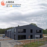 Bâtiment préfabriqué en structure métallique, hangar industriel en métal pour centre commercial et ferme, fabriqué avec des panneaux sandwich, entrepôt et atelier