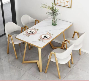 Set <span class=keywords><strong>Tavolo</strong></span> <span class=keywords><strong>da</strong></span> <span class=keywords><strong>Pranzo</strong></span> Dorato con 4 <span class=keywords><strong>Sedie</strong></span> <span class=keywords><strong>per</strong></span> 4 Persone Arredamento Moderno <span class=keywords><strong>per</strong></span> Sala <span class=keywords><strong>da</strong></span> <span class=keywords><strong>Pranzo</strong></span> all'Ingrosso - Product Image 4