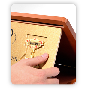 2025 venta al por mayor personalizado ejército Memorial 3D medalla de oro de madera Premios de Honor placa trofeos nombre Logo impresión plegable barato Metal vidrio - Product Image 4