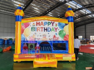 Castillo Arcoíris, Casa Inflable de Cumpleaños con Globos y Diseño de Pastel para Alquiler en Fiestas Infantiles - Product Image 1