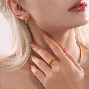 Bague ouverte personnalisée en acier inoxydable de style <span class=keywords><strong>bandeau</strong></span>, tendance et chic, pour femme, or 18 carats - Product Image 1