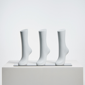 Maniquí de Pierna Corta Femenina de Fibra de Vidrio - Elegante Forma Inclinada para Exhibición de Medias, Leggings y Calcetines - Product Image 1