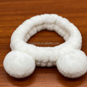 Serre-tête mignon en forme d'oreilles d'ours pour femmes, idéal pour le lavage du visage et l'application de masques, antidérapant, en flanelle et polaire corail, accessoire capillaire, lot en gros - Product Image 5