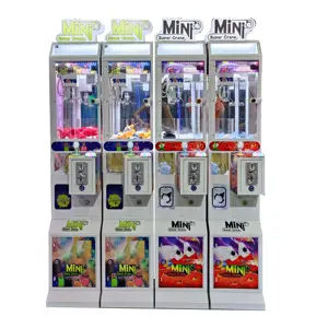 Atacado barato pequeno mini guindaste de garra de doces máquina de jogo de venda automática de brinquedo para crianças mini máquina de garra aceitante de notas de dólar para venda