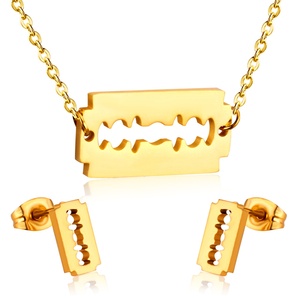 Conjunto de Joyería de Diseño Moderno en Acero Inoxidable con Baño de Oro de 18K, Collar con Colgante de Cuchillas de Afeitar y Aretes - Product Image 1