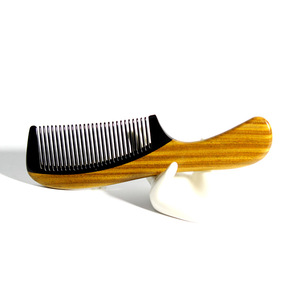 Peine para el cabello de madera de sándalo verde con forma de U de cuerno de buey, multifunción para uso doméstico y masajes, 15-20 cm - Product Image 5