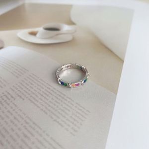 Bague de promesse Dylam au design simple et chic, en argent sterling 925 plaqué rhodium, avec zircon arc-en-ciel coloré, pour femme - Product Image 5