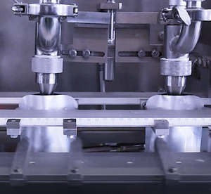 Machine de remplissage et d'emballage entièrement automatique HFFS Doypack Top Spout Pouch pour poudre pour <span class=keywords><strong>Capri</strong></span> <span class=keywords><strong>Sun</strong></span> Drinks Food Beverages Gear Core - Product Image 3