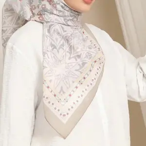 Bufanda de gasa de algodón de 110x110cm al por mayor para mujer Impresión digital Diseño personalizado Hijab musulmán femenino