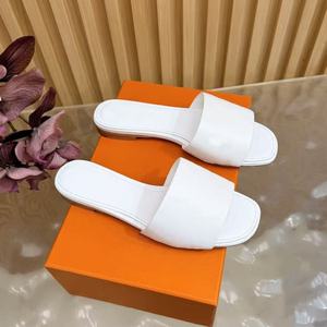 Sandales en cuir véritable pour femmes, à bout ouvert, antidérapantes et confortables pour une utilisation en intérieur/extérieur - Product Image 1