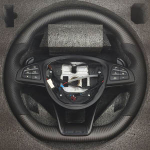 Volant sport en cuir personnalisé avec finition carbone mate pour <span class=keywords><strong>Mercedes</strong></span> CLA Classe C Classe E CLS W205 W213 W222 - Product Image 1