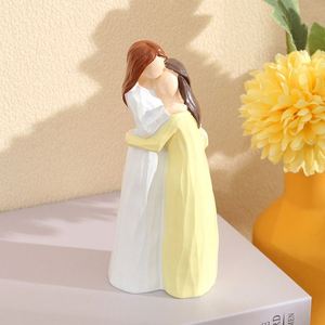 Figurine unique en résine mère et fille, souvenir parfait pour la fête des mères ou un anniversaire - Product Image 2