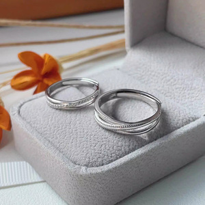 Anello Minimalista a Linea Incrociata per Coppie, Gioiello da Dito Unisex Stratificato alla Moda - Product Image 6